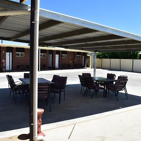 Riviana Motel Deniliquin Kültér fotó